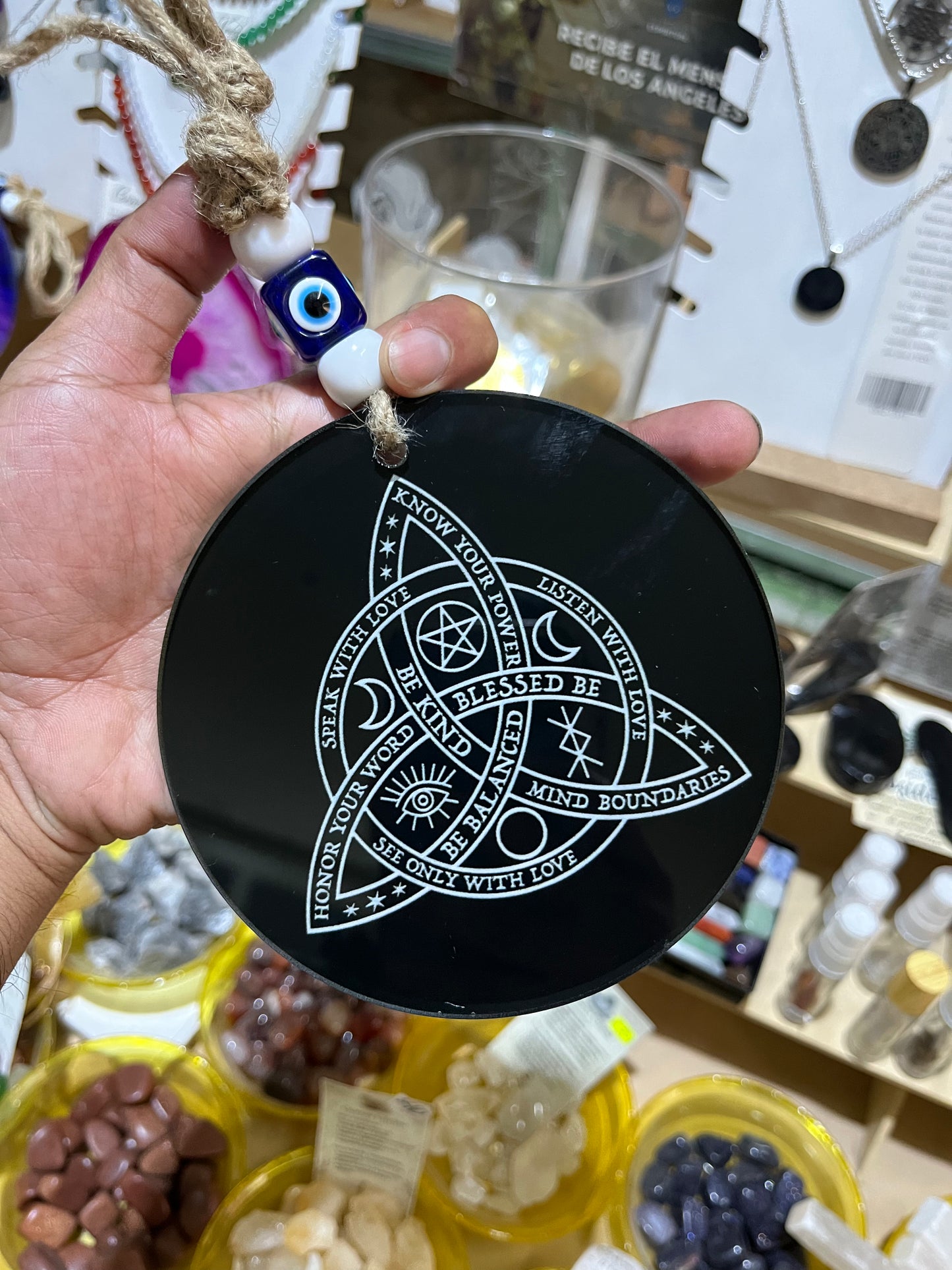 Amuleto Triquetra de Protección y Manifestación