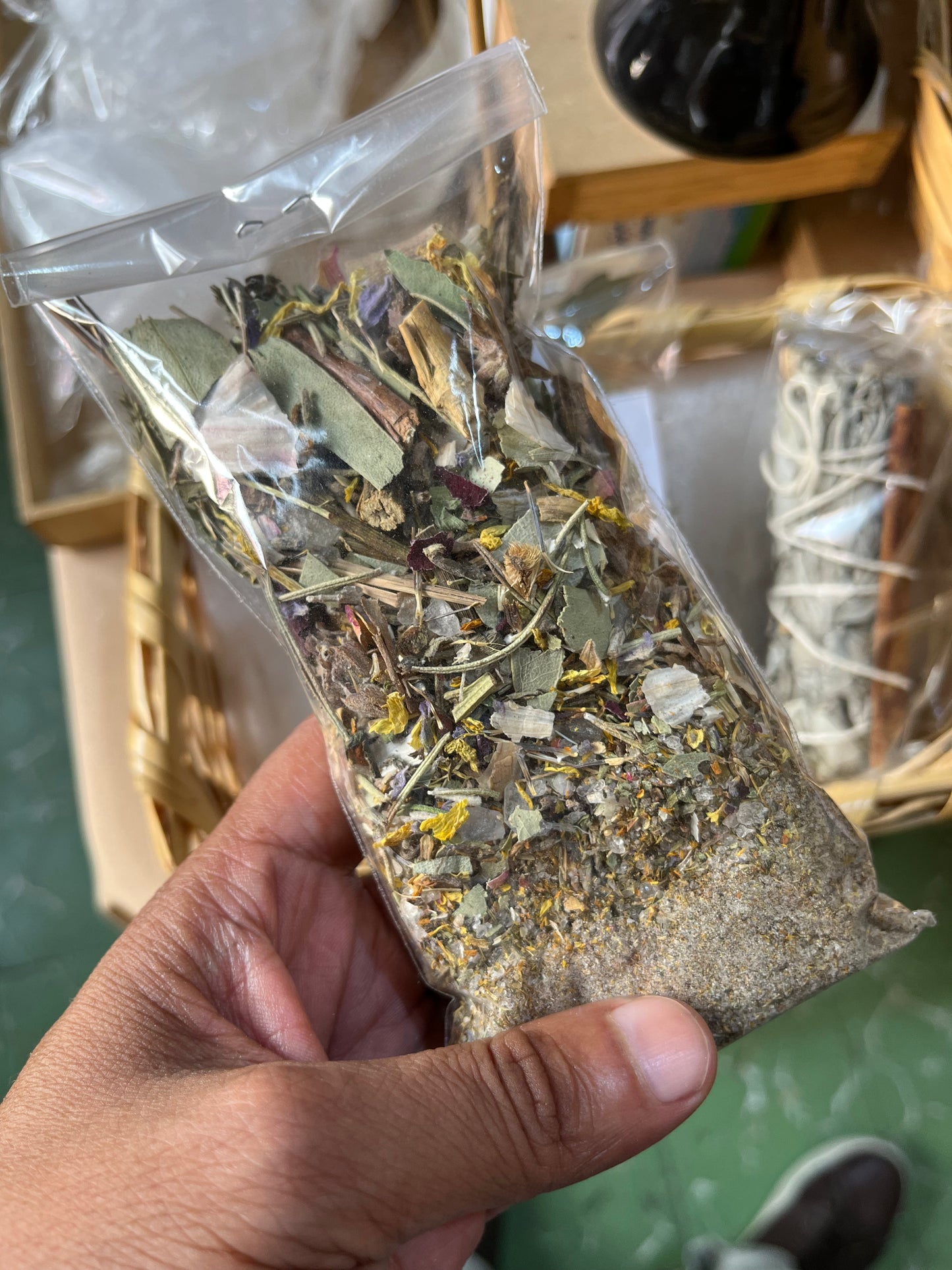 Sahumador Ritual con Mezcla de Hierbas Sagradas: Altamisa, Salvia, Romero, Lavanda e Hinojo.
