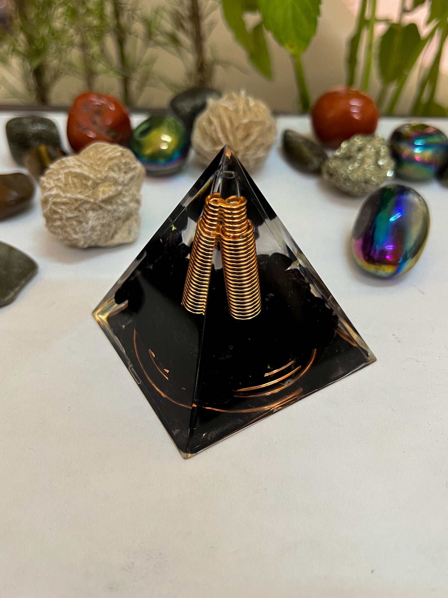Pirámide Orgonita con Sensor Cósmico