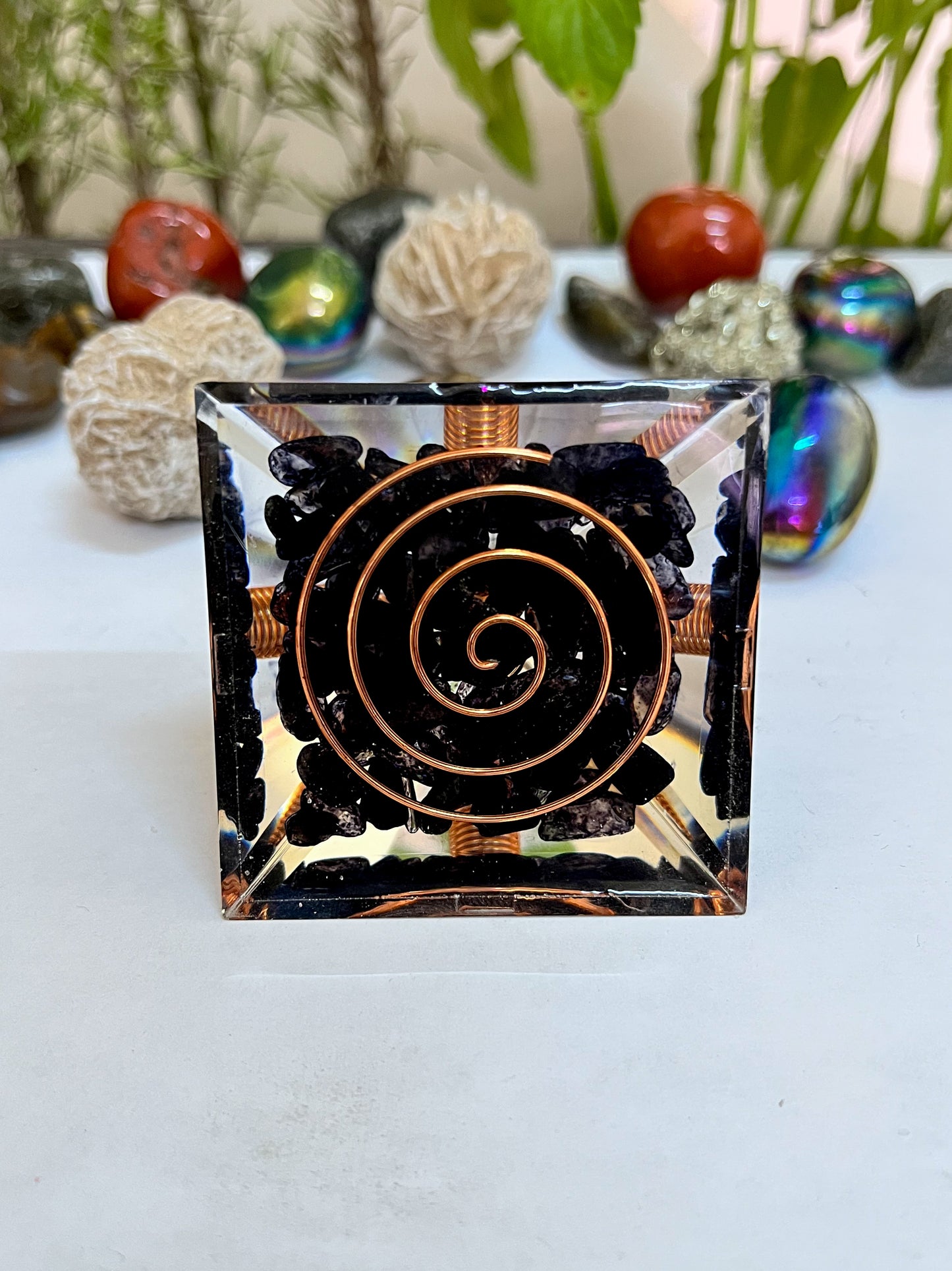 Pirámide Orgonita con Sensor Cósmico