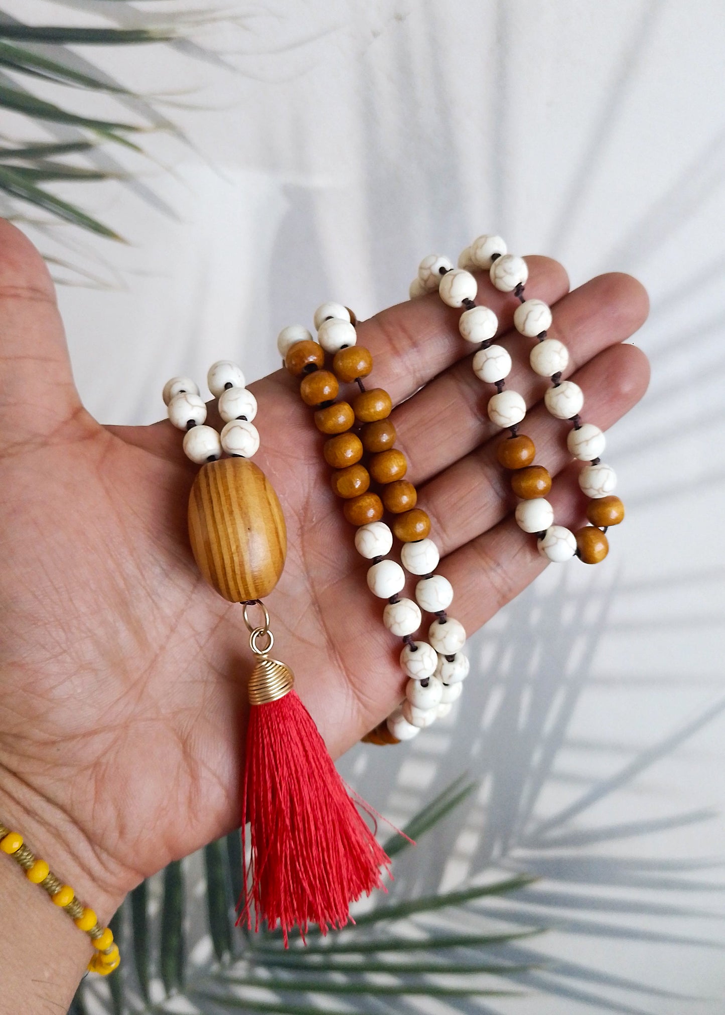 Japamala: wood and howlite