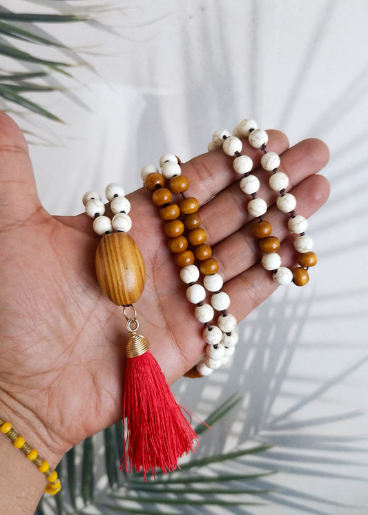 Japamala: wood and howlite
