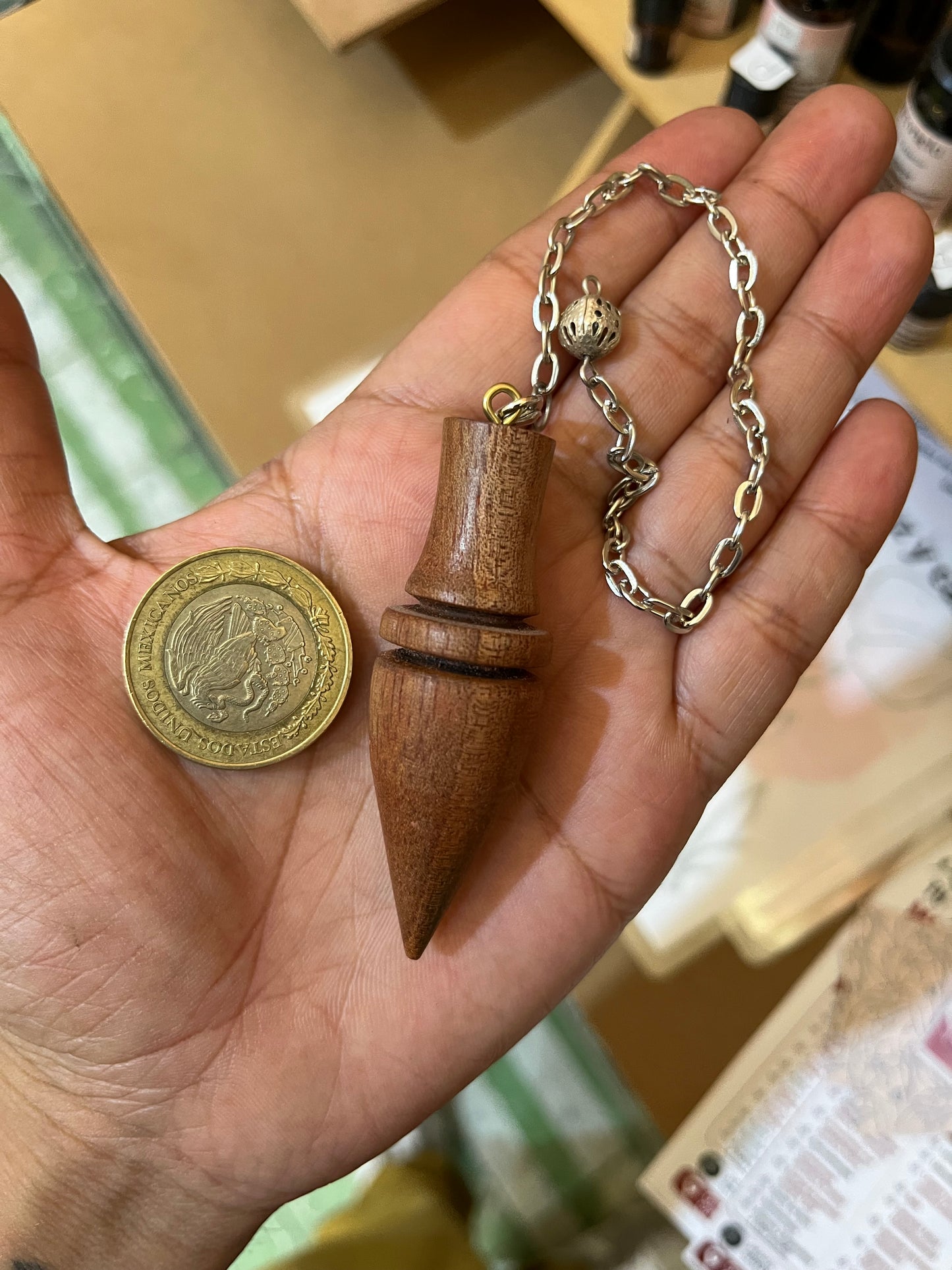 Péndulo Radiestésico de Madera Natural Forma Cono Estriado