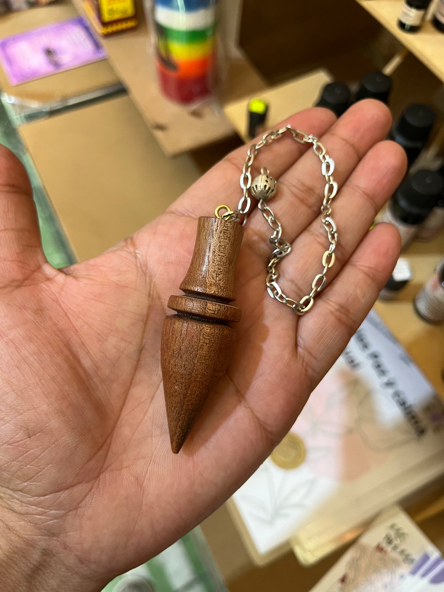 Péndulo Radiestésico de Madera Natural Forma Cono Estriado