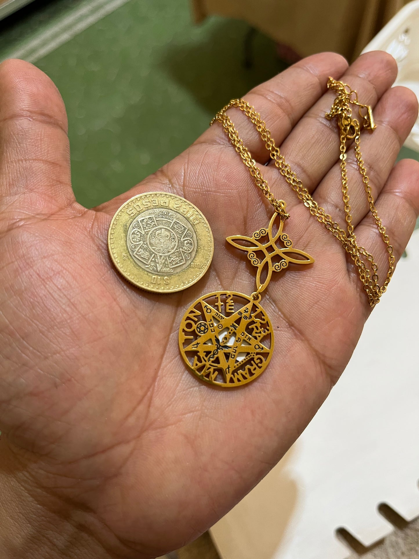 Dije Tetragrámaton de Alta Magia con Nudo de Bruja en Acero Inoxidable Dorado