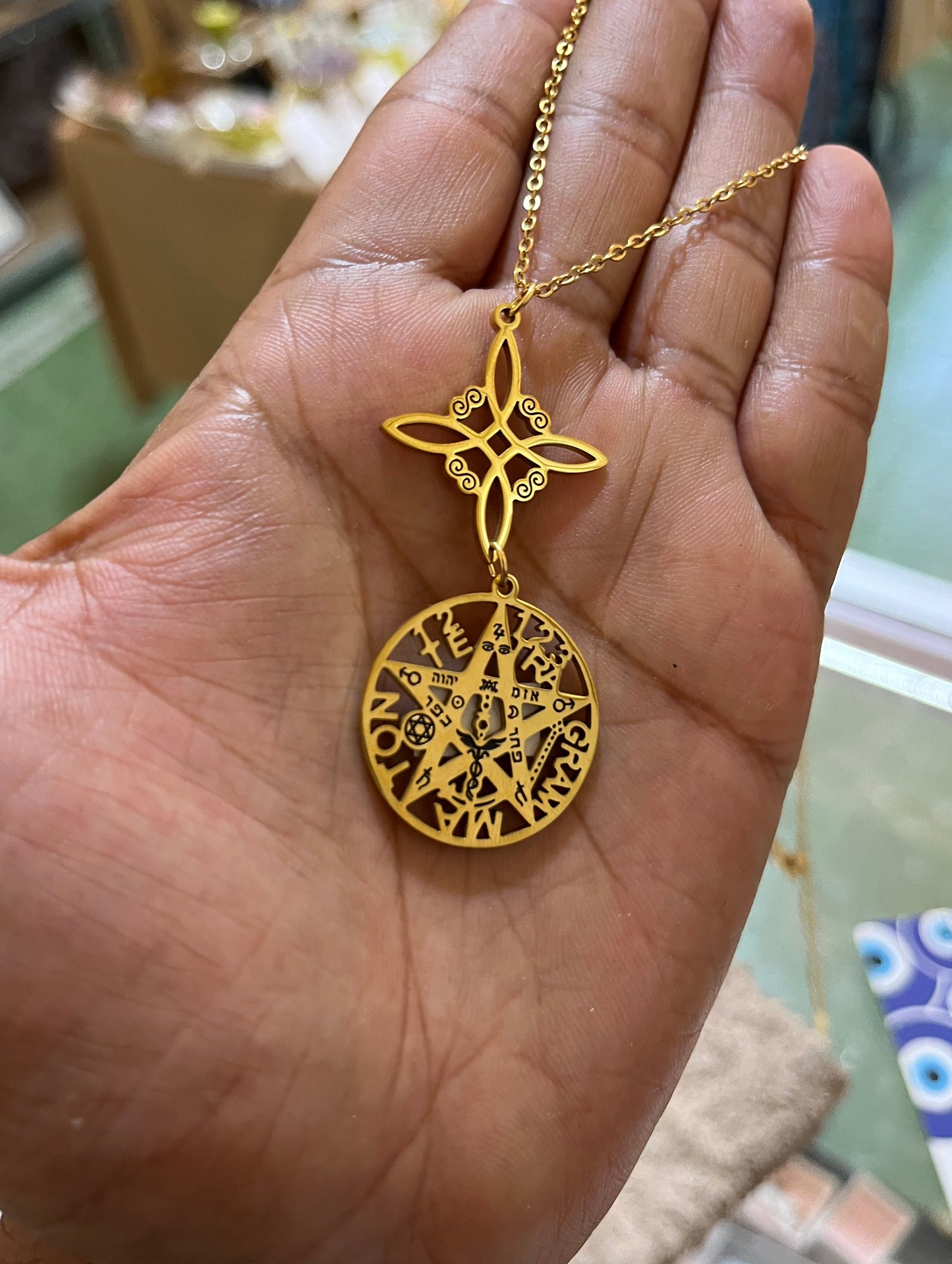 Dije Tetragrámaton de Alta Magia con Nudo de Bruja en Acero Inoxidable Dorado