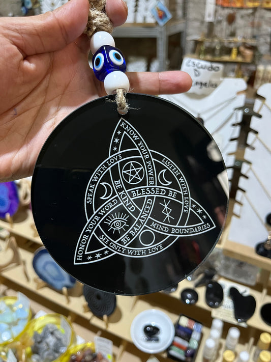 Amuleto Triquetra de Protección y Manifestación