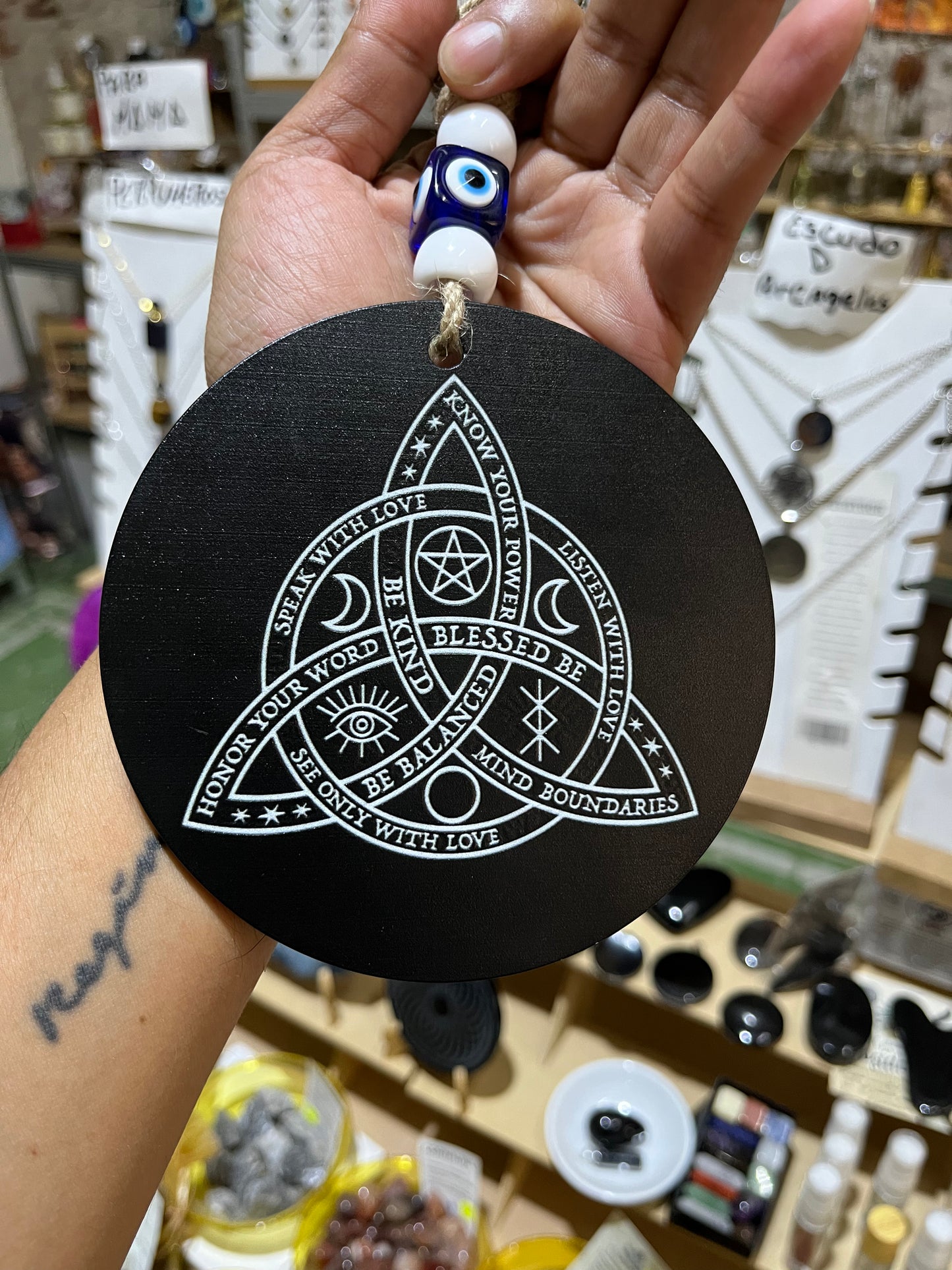 Amuleto Triquetra de Protección y Manifestación