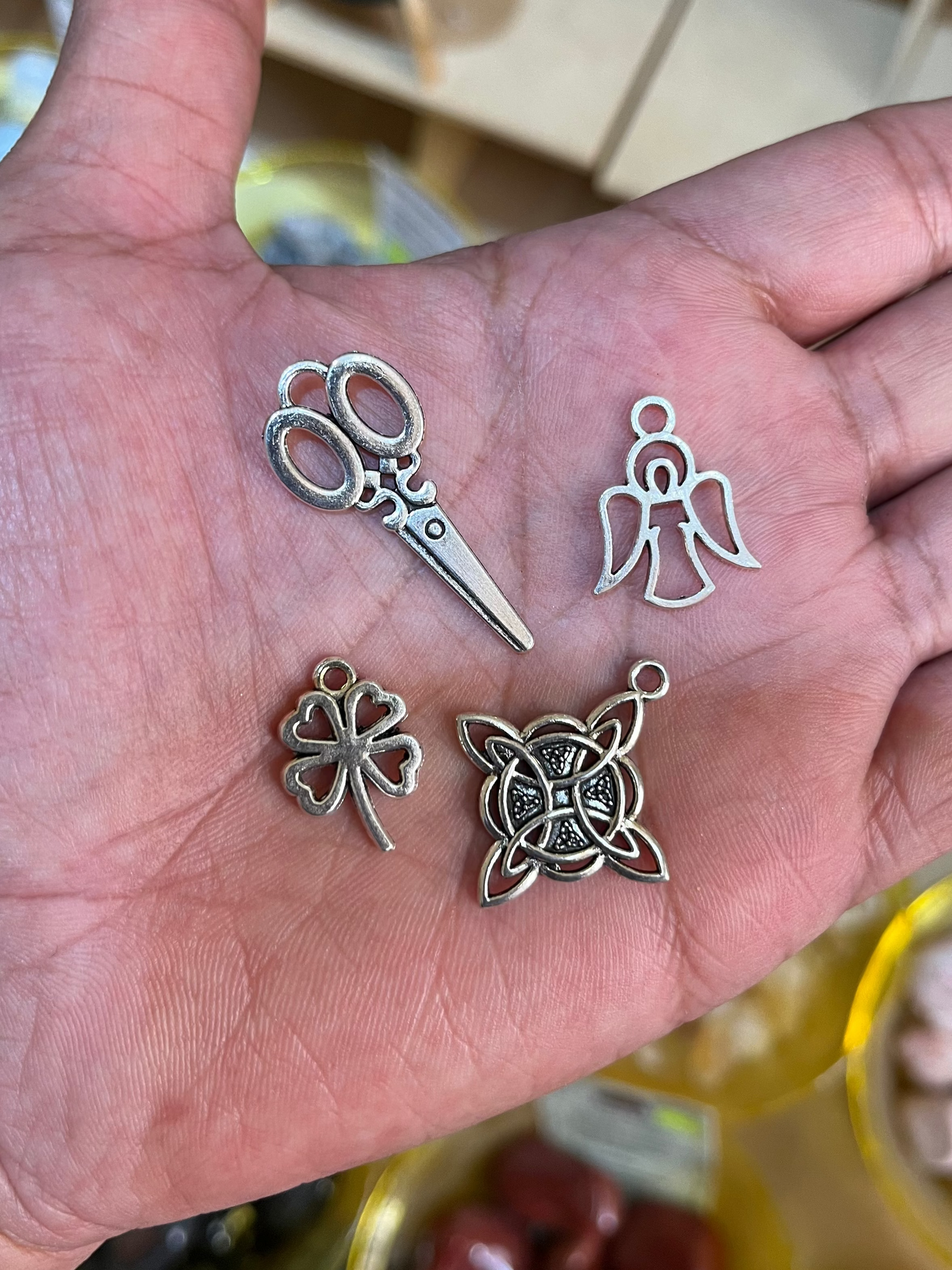 Set Dijes Esotéricos de Protección, Suerte y Abundancia: tijeras, angel, trébol, nudo de bruja.